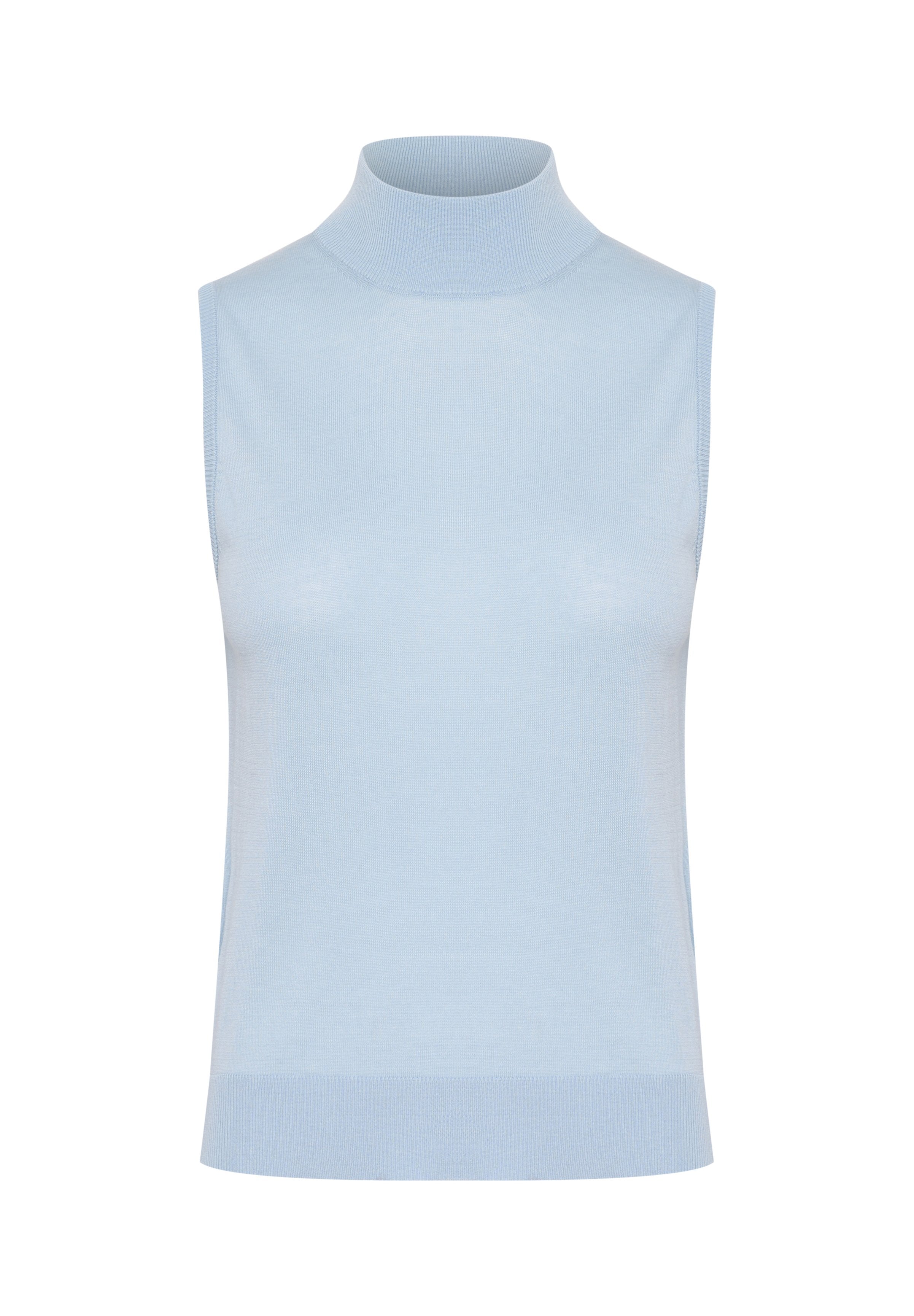 Helles blaues ärmelloses Turtleneck-Oberteil aus weichem Strickstoff, mit taillierter Form und dezenten Rippenelementen am Kragen und Saum.