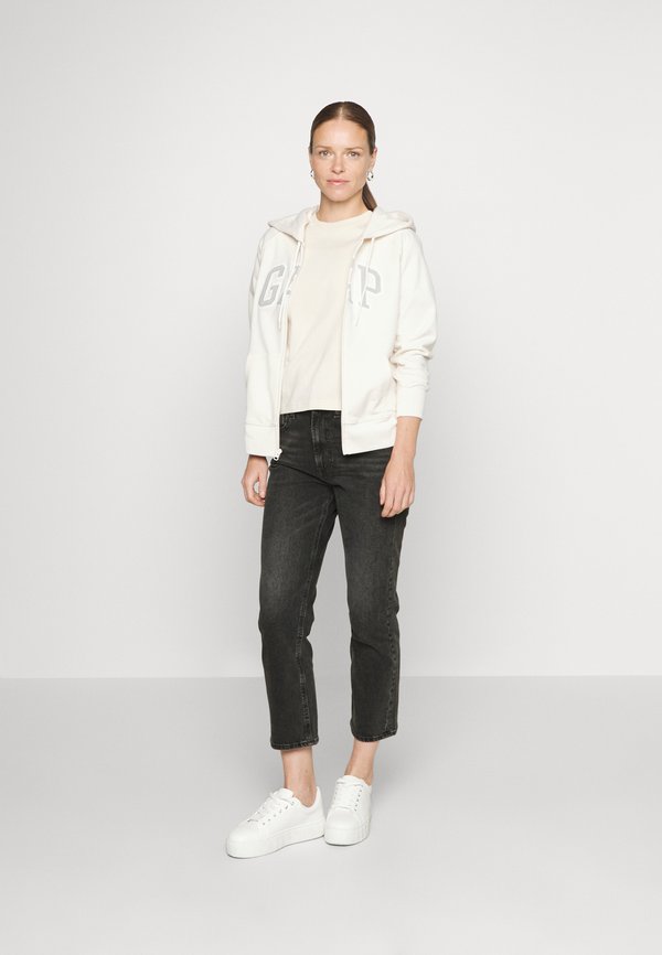 GAP STRAIGHT SOTRES
