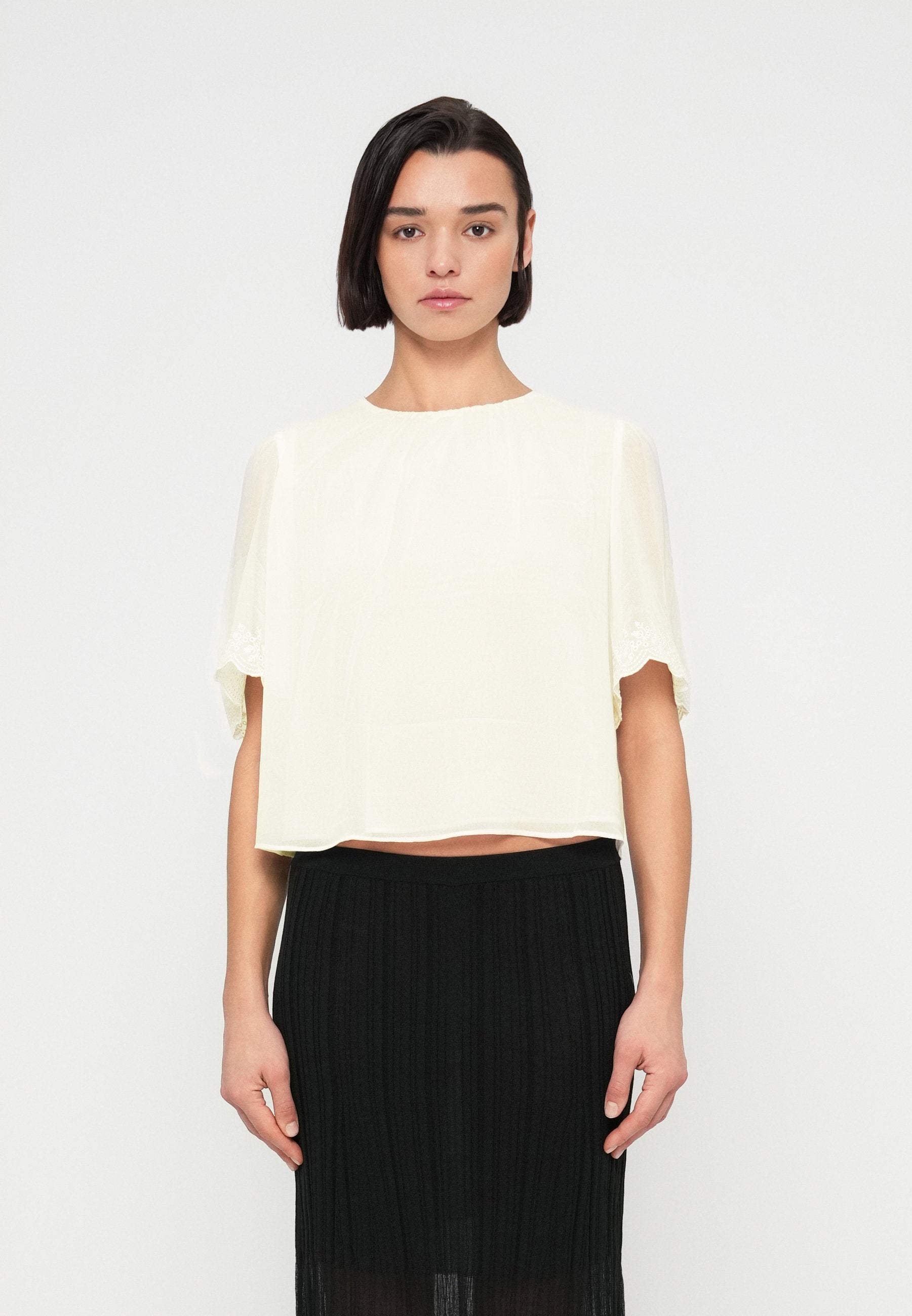 GAP SCOOP BUTTON BACK