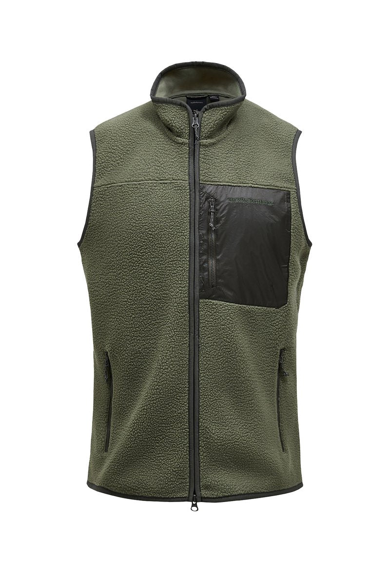 Olivgrüne Fleece-Weste mit hohem Kragen, Reißverschlusstaschen auf der Brust und seitlichen Taschen. Hat eine strukturierten Oberfläche und schwarze Akzente.