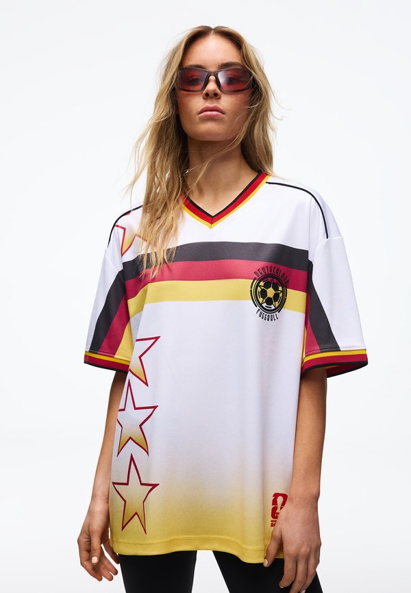 Bershka FIFA TSHIRT - Print T-shirt - white