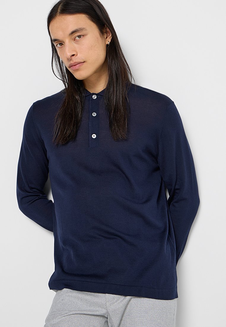 Hackett London