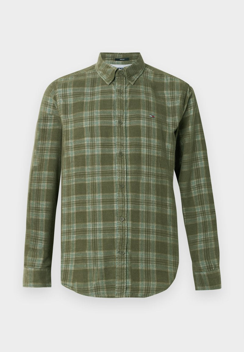 Grün kariertes Hemd aus weichem Stoff mit button-down Kragen, ausgestattet mit hellblauen Akzenten und einem kleinen Logo auf der Brust.