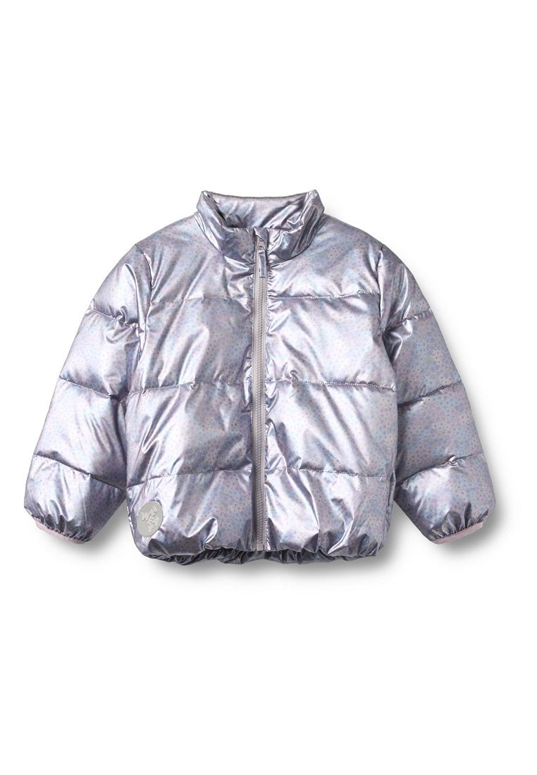 Gepolsterte silberne Jacke mit hohem Kragen, Frontreißverschluss und elastischem Saum. Verfügt über eine gesteppte Struktur und dezente pastellfarbene Musterakzente.