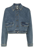 Gekürzte Jeansjacke in Hellblau mit Knopfverschluss, zwei Brusttaschen und kontrastierender Naht an Ärmeln und Saum.