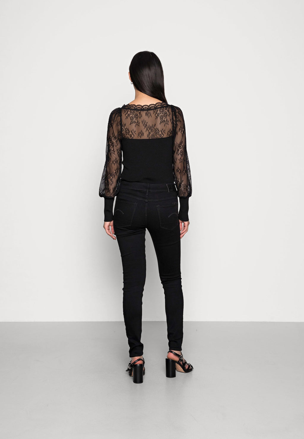 3301 MID SKINNY WMN Media 4