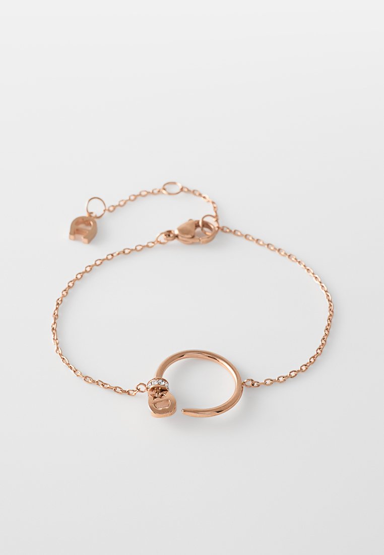 Armband aus Roségold mit einem runden offenen Design, das einen kleinen Anhänger und einen Steinakzent zeigt, verbunden durch eine filigrane Kette.