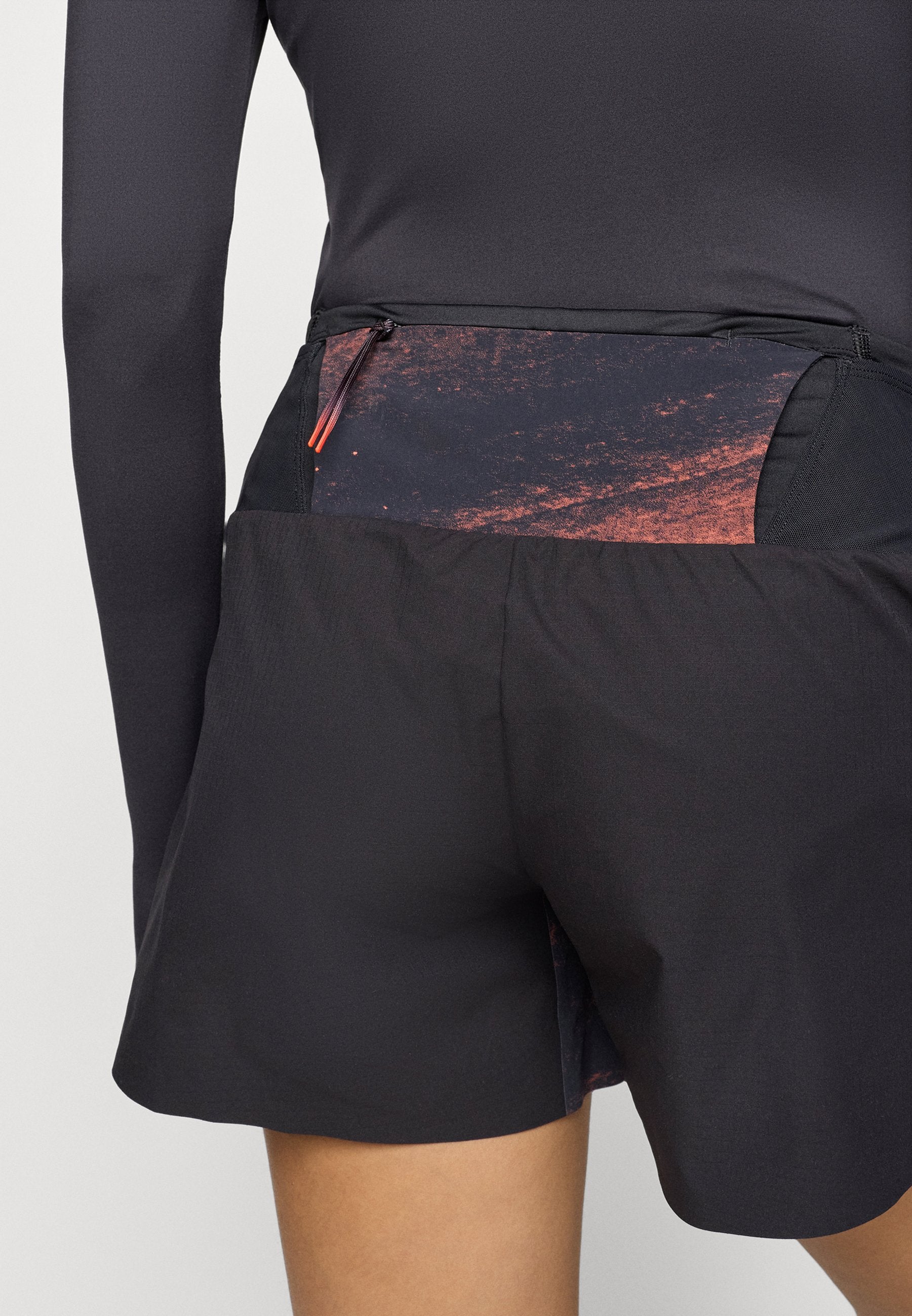 On Kurze Sporthose Media 5