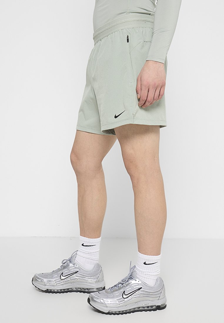 Nike Performance