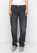 Dunkelgraue Jeans aus Denim mit geradem Bein, ausgestattet mit Fronttaschen, einem Knopf- und Reißverschluss sowie dezenten Stichdetails.