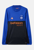 Langärmliges Sporttrikot in Blau und Schwarz mit orangefarbenem "betsson.sport"-Logo, ACG-Emblem und dem Wappen von Inter Mailand mit zwei Sternen.