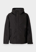 Schwarze wasserdichte Jacke mit Kapuze, ausgestattet mit zwei seitlichen Taschen, einem Reißverschluss an der Vorderseite und verstellbaren Bündchen. Glatte Textur und minimalistisches Design.