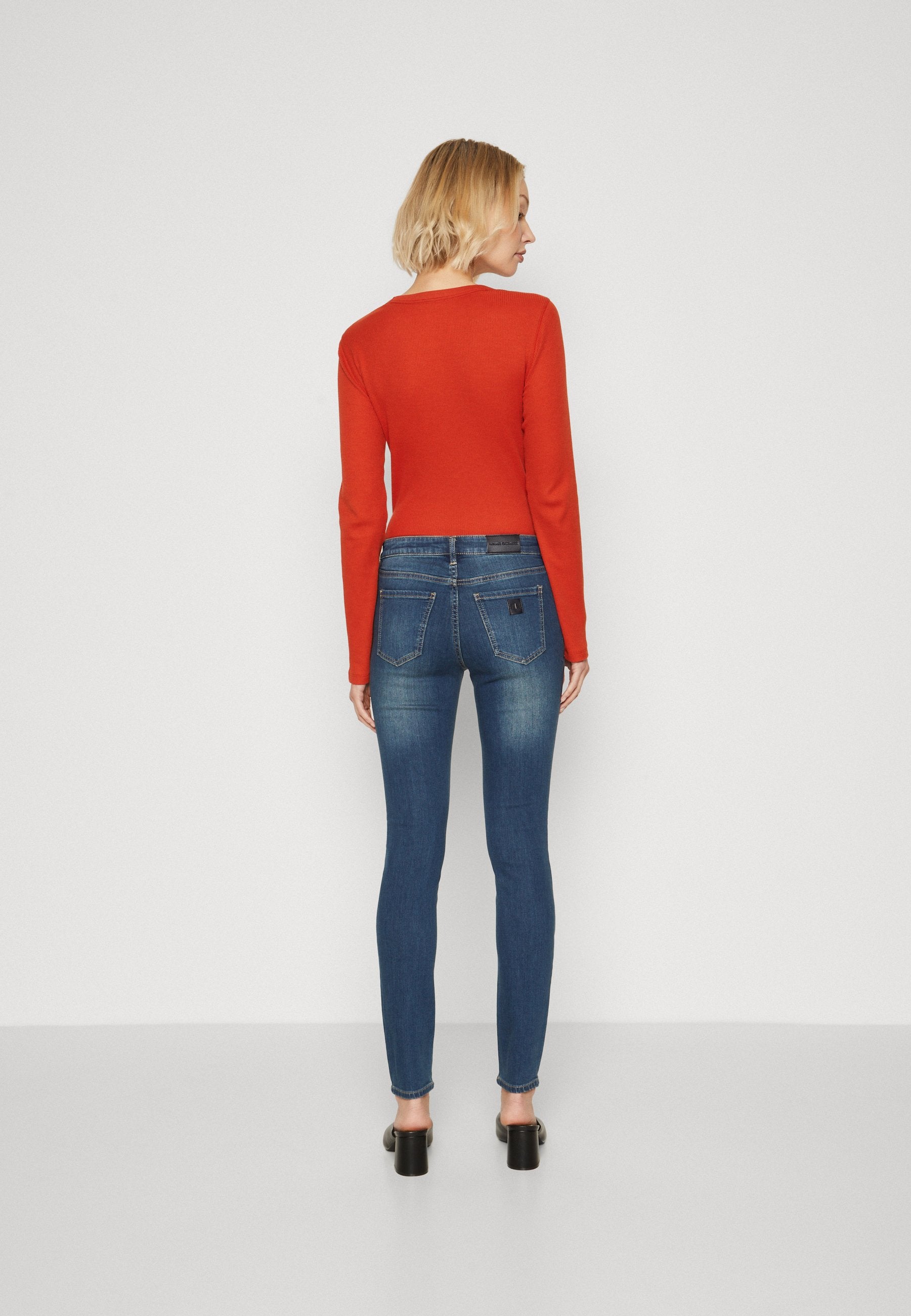 Armani Exchange Jeans Skinny Fit Media 4