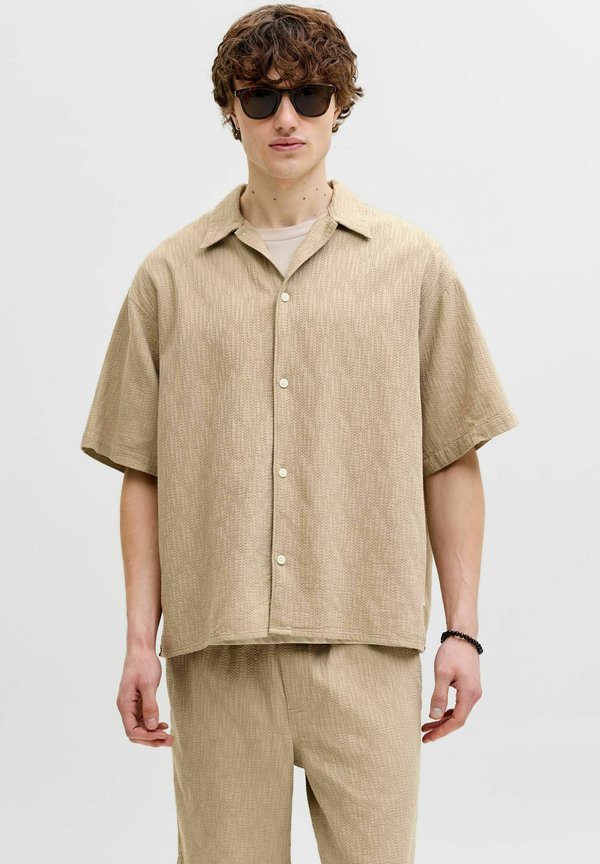 Jack & Jones JORMONTAUK WAVY TEXTURE SHIRT SS SN - Shirt - crockery