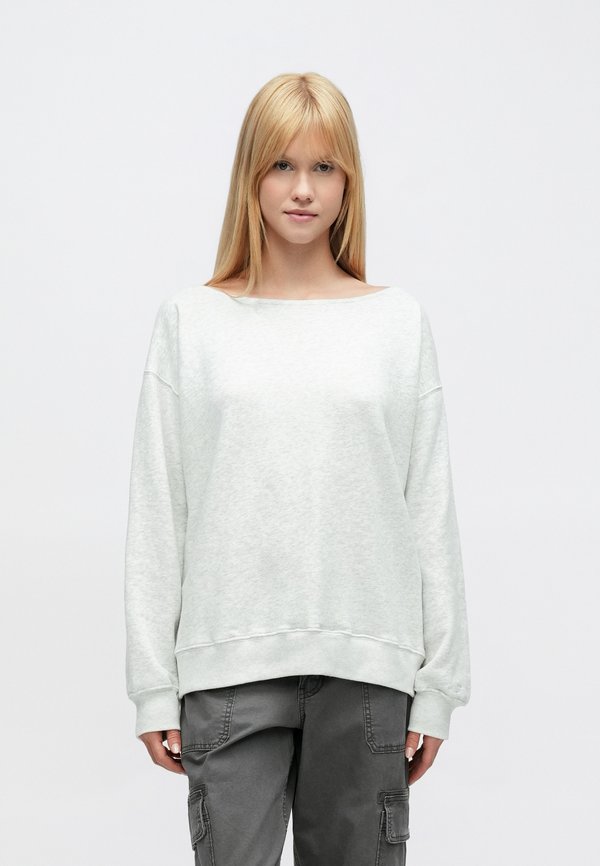 Hollister Co. BOYFRIEND SOLIDS