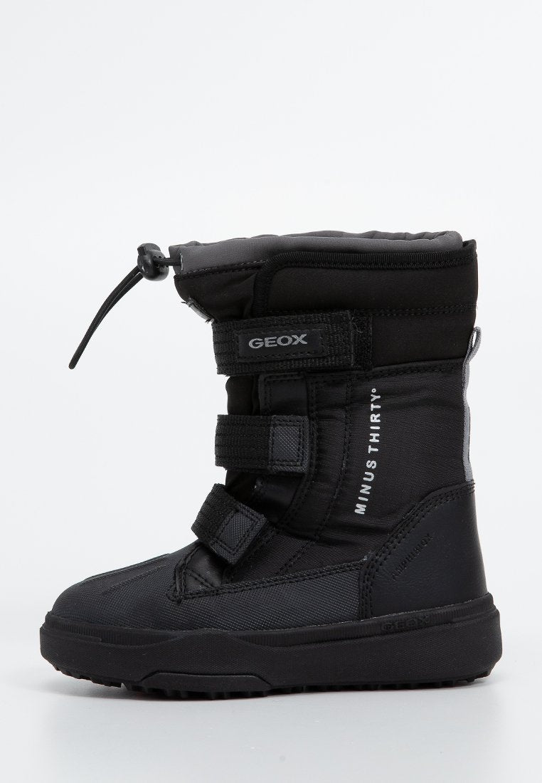 Schwarzer wasserdichter Winterstiefel mit Klettverschlüssen, runder Zehenpartie, gepolsterter Kante und strukturiertem Synthetik-Obermaterial; hat eine Zuglasche oben.