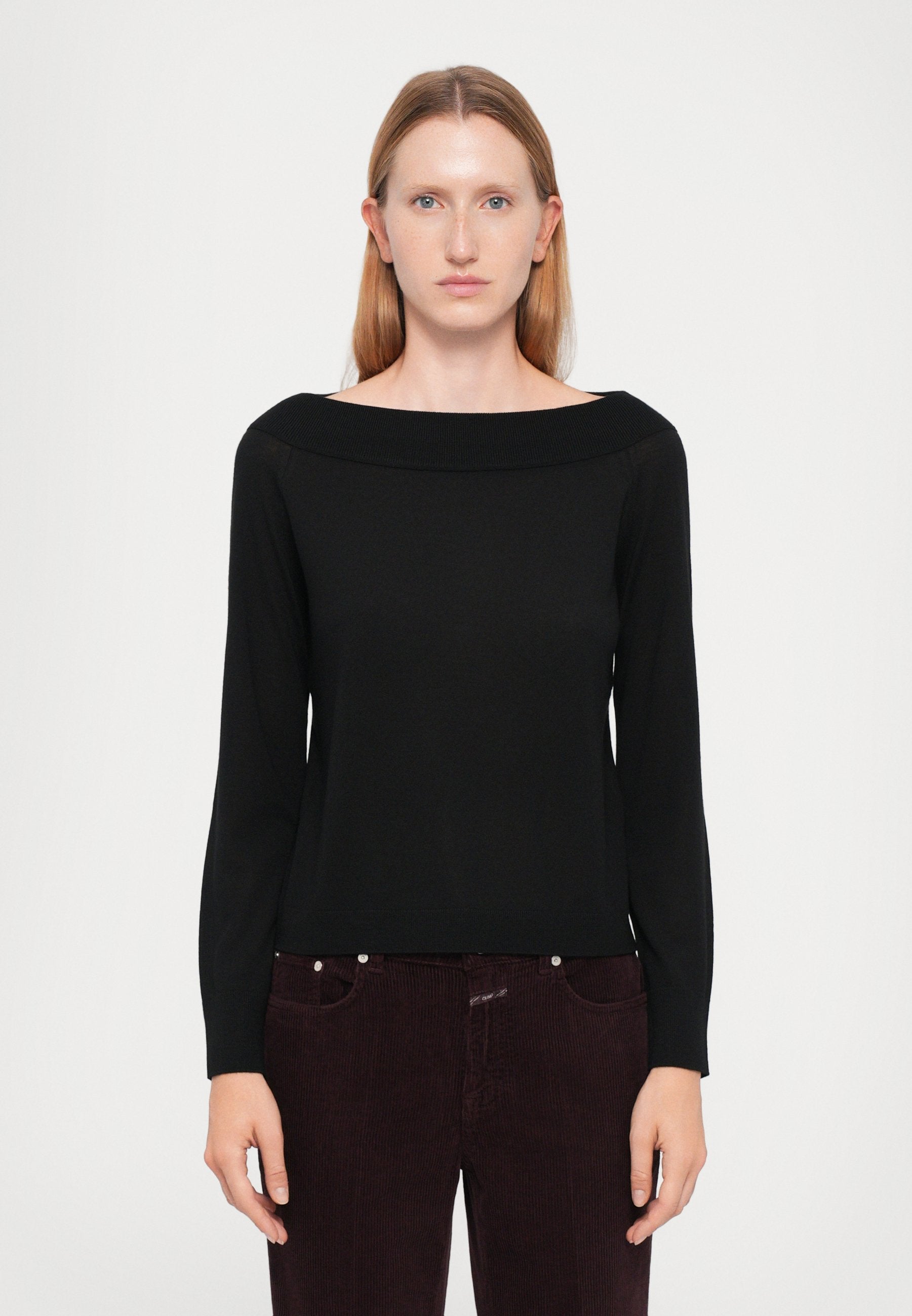 CLOSED WIDE NECK LONG SLEEVE