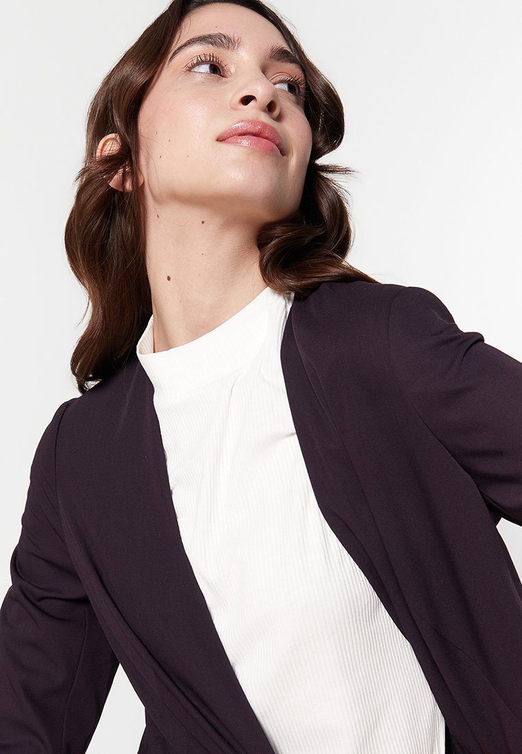 comma Blazer Media 3
