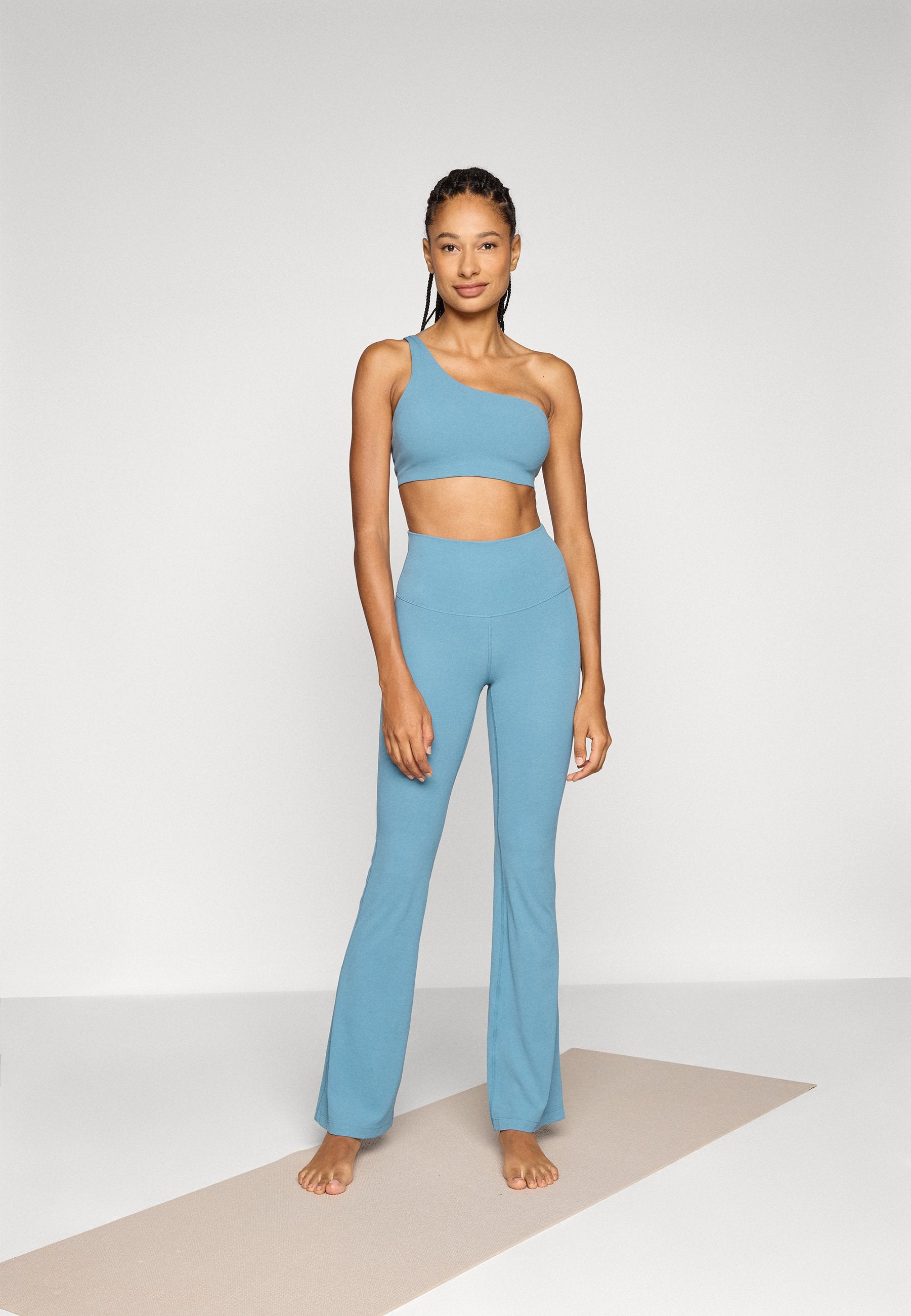 Nike Performance ZENVY FLARE