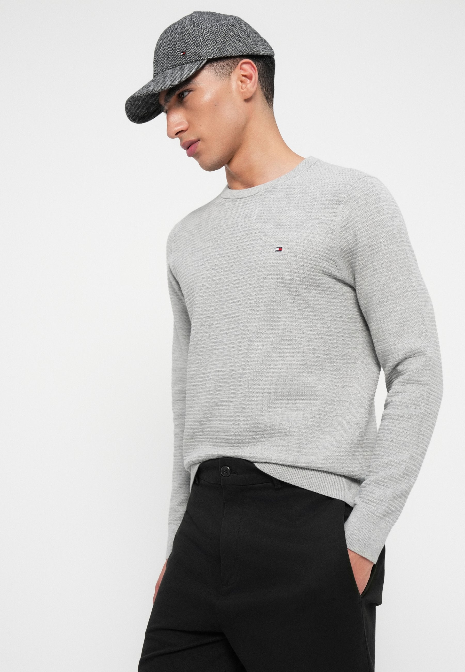 TEXTURED KNIT CREW NECK JUMPER Media 5