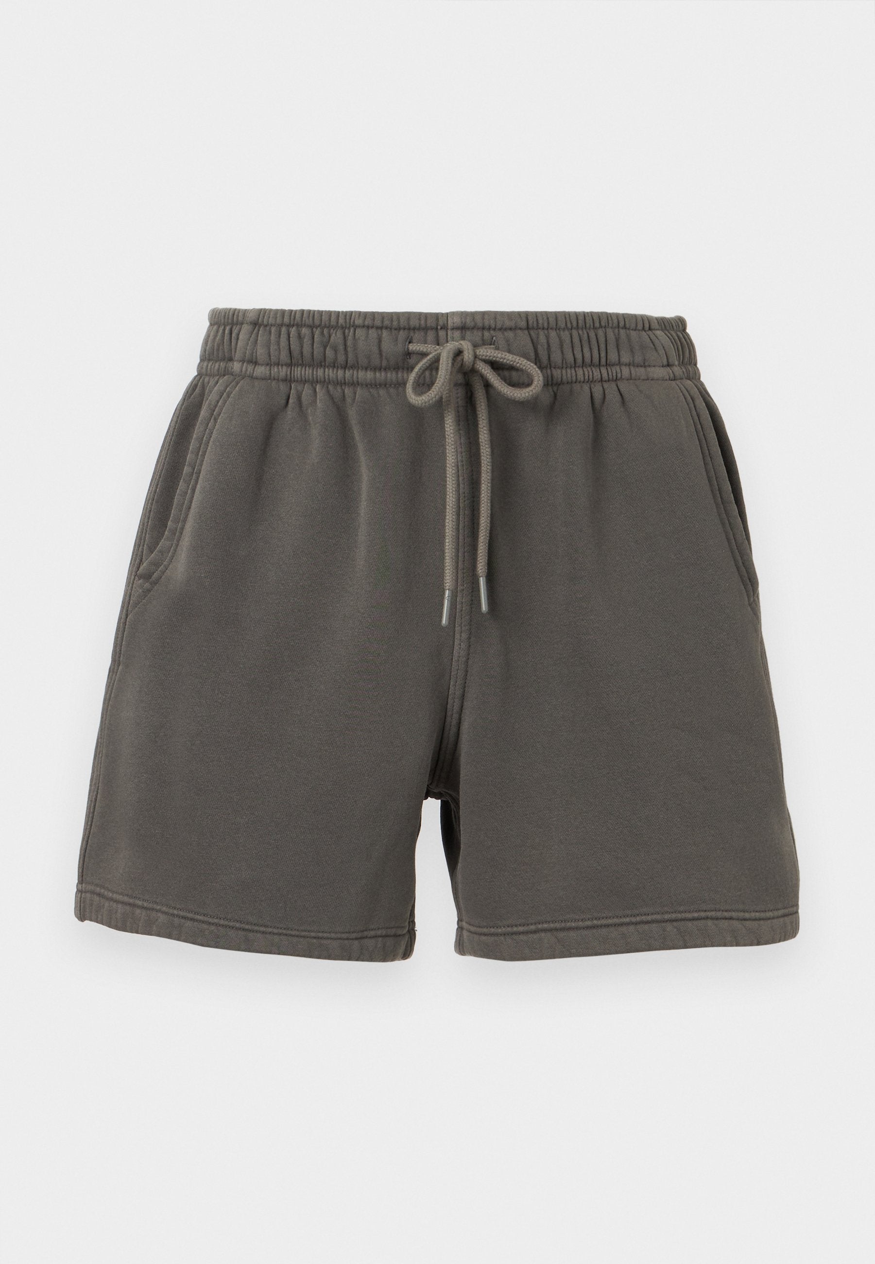 Dunkelgraue Baumwollshorts mit elastischem Bund, Vordertaschen und Kordelzug in der Mitte.