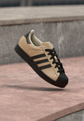 adidas Originals SUPERSTAR II - Skate shoes - core black/gold-coloured metallic