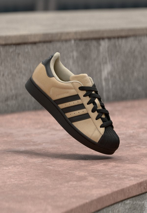 adidas Originals SUPERSTAR II - Skate shoes - core black/gold-coloured metallic