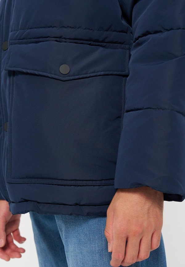 EA7 Emporio Armani