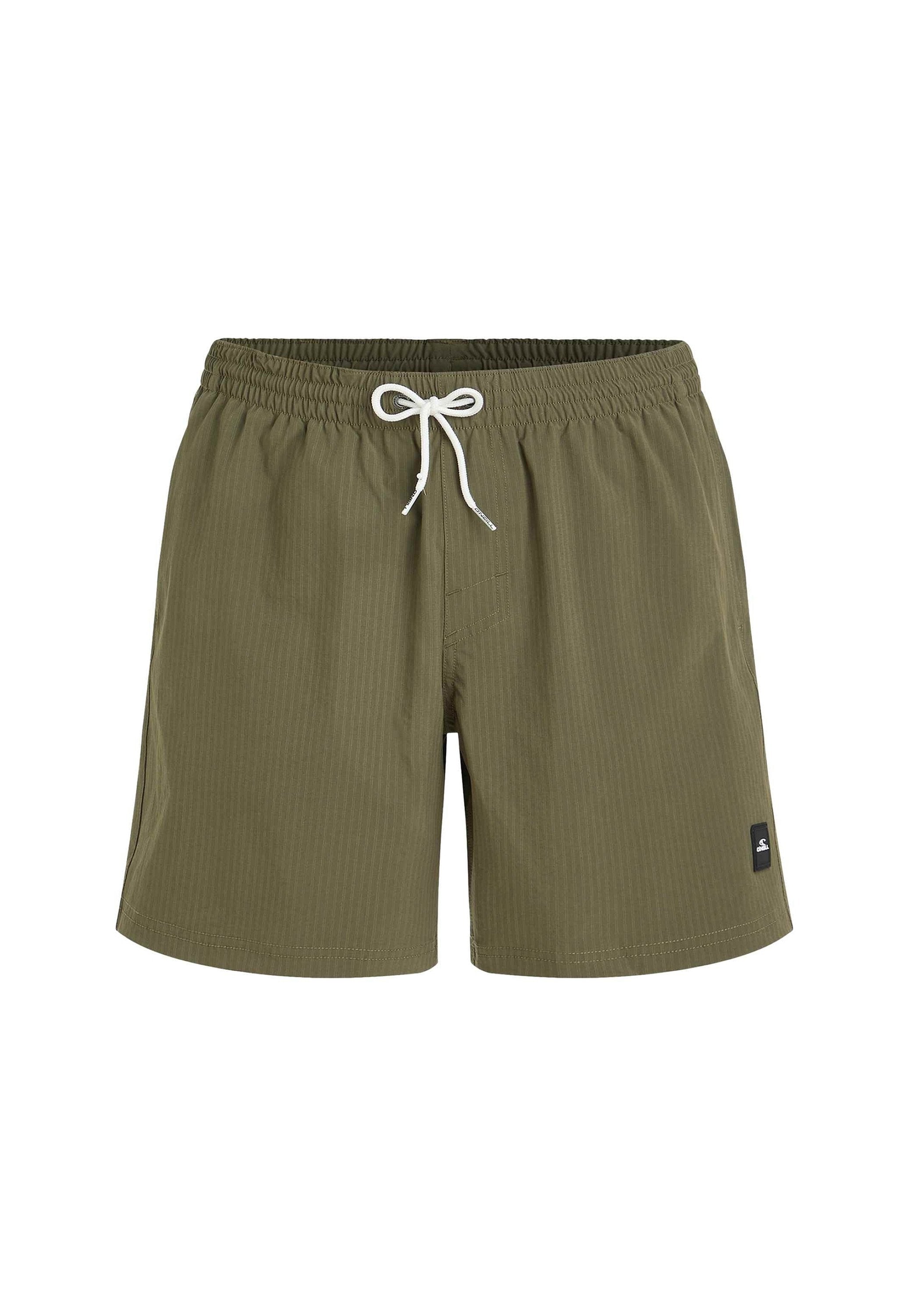Olivgrüne Badehose aus strukturiertem Material mit elastischem Taillenbund, weißem Kordelzug und einem kleinen schwarzen Logo-Patch.