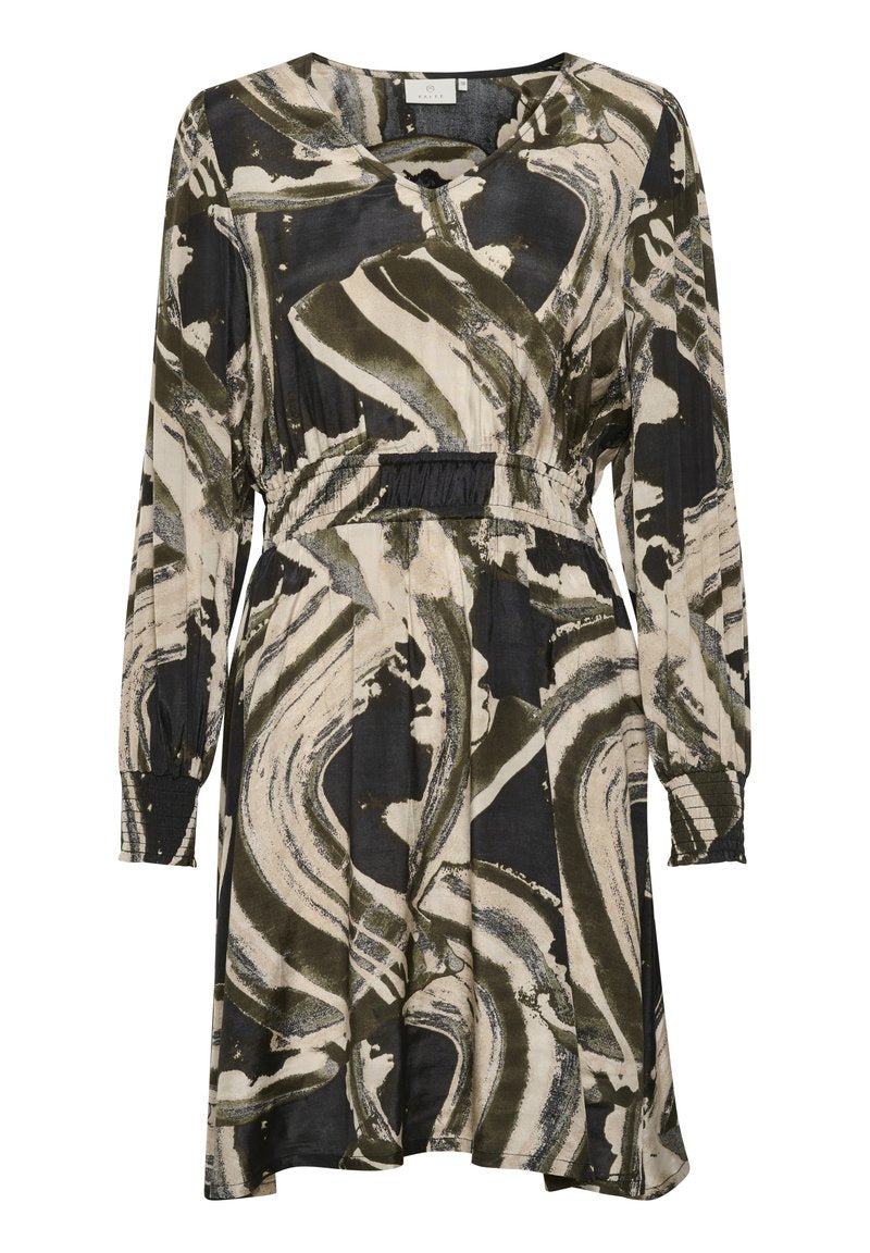 Langärmliges Kleid mit einem abstrakten Muster in Schwarz, Olivgrün und Creme. Elastischer Taillenbund mit V-Ausschnitt und gerafften Bündchen. Leichter Stoff.