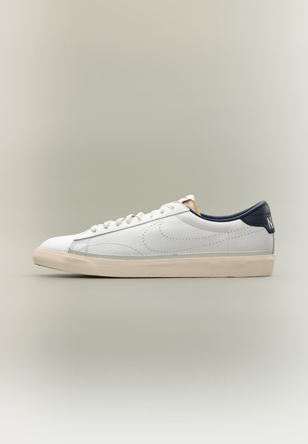 Nike Sportswear TENNIS CLASSIC AC UNISEX - Trainers - white/white/midnight navy/sail