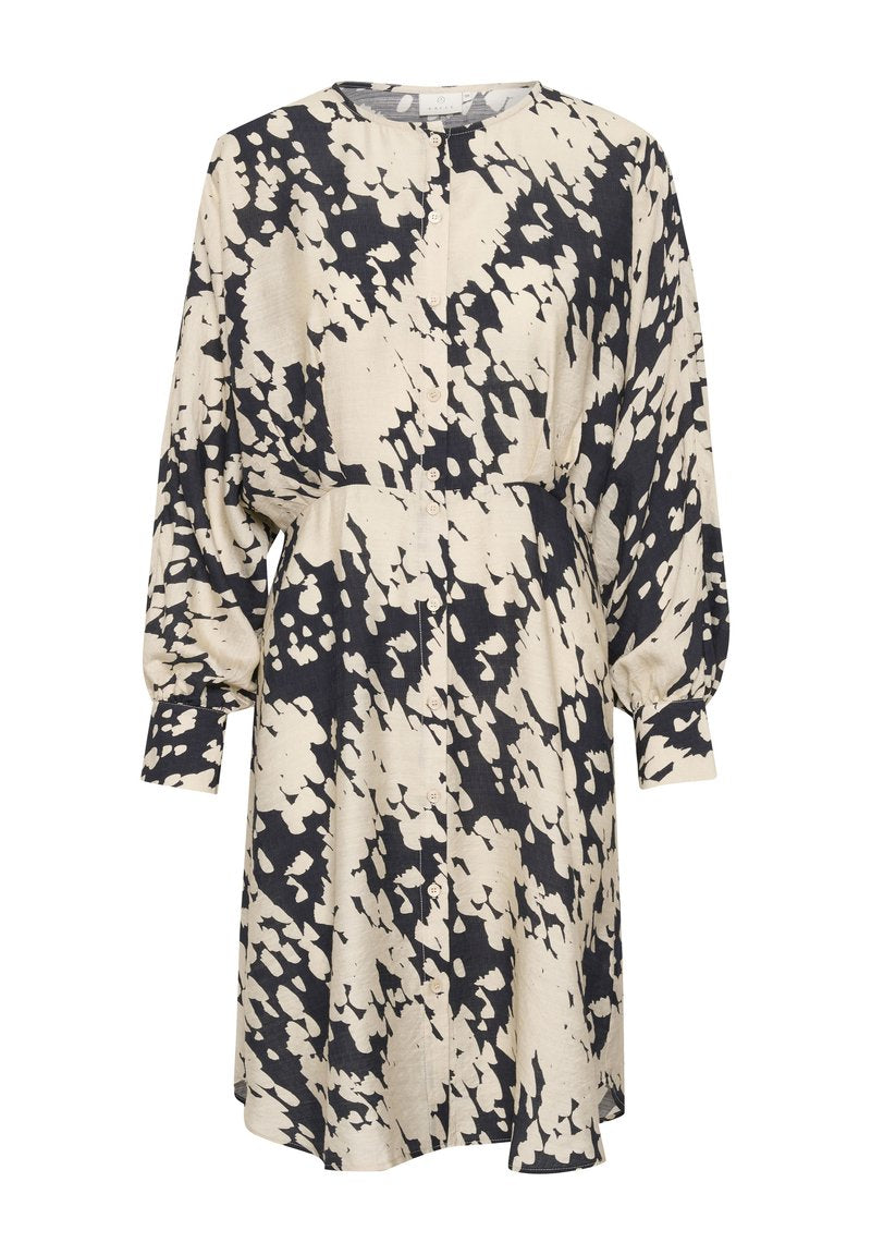 Kleid mit Knopfleiste in Creme und Marineblau, mit einem abstrakten Muster, langen Ärmeln und einer lockeren Passform mit einem taillierten Ansatz für Form.