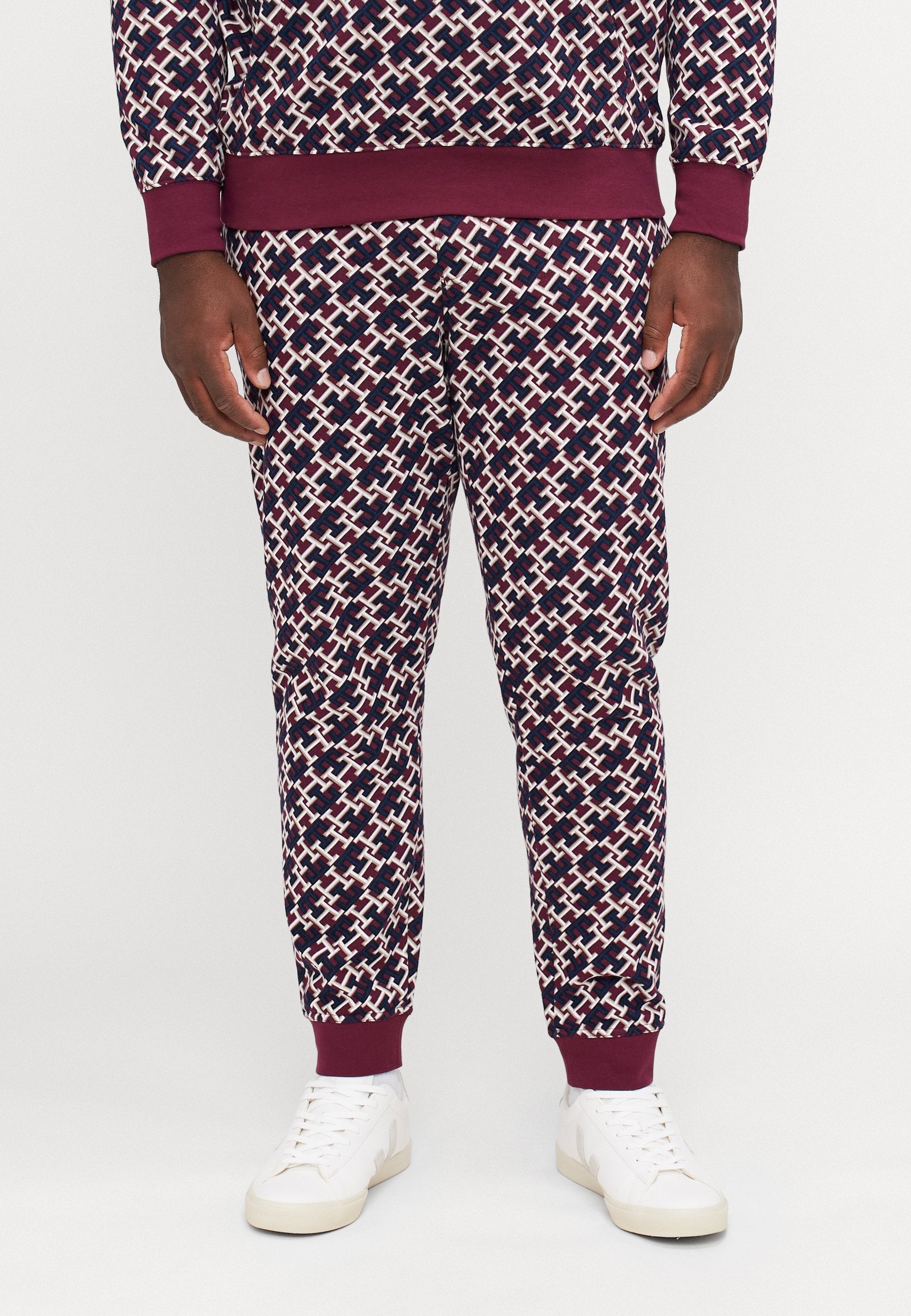 MONOGRAM UNISEX Media 3