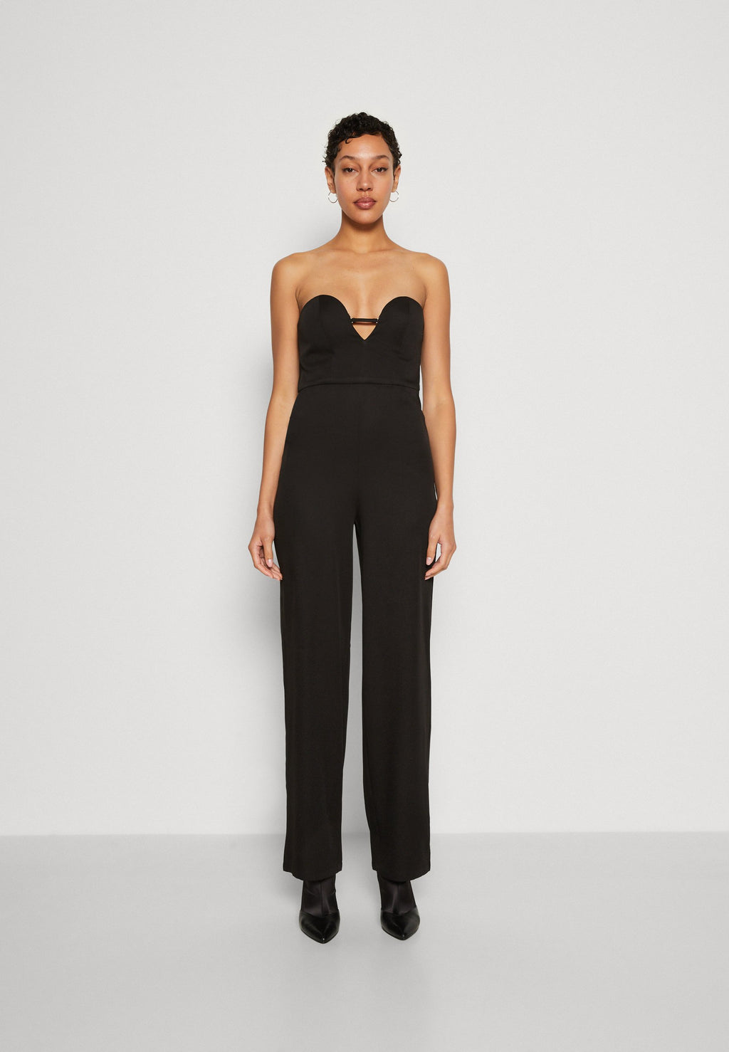 NA-KD DEEP NECKLINE