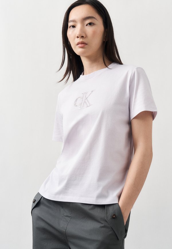 Calvin Klein Jeans CLASSIC SEASONAL GRAPHIC TEE - Print T-shirt - frosty lilac