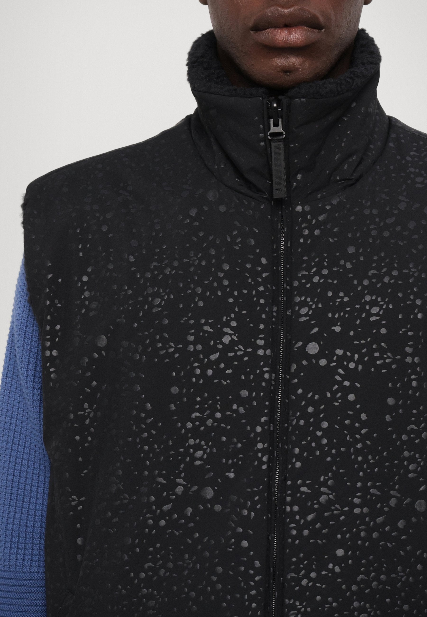 REVERSIBLE VEST UNISEX Media 7