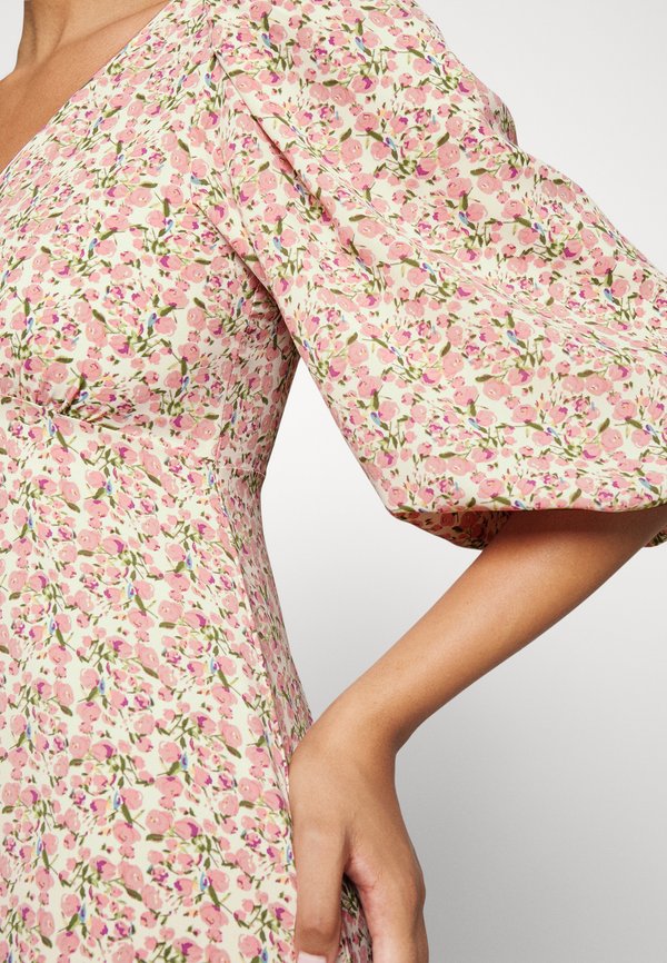 IN THE STYLE FLORAL PRINT PUFF SLEEVE MIDI WEDDING GUEST