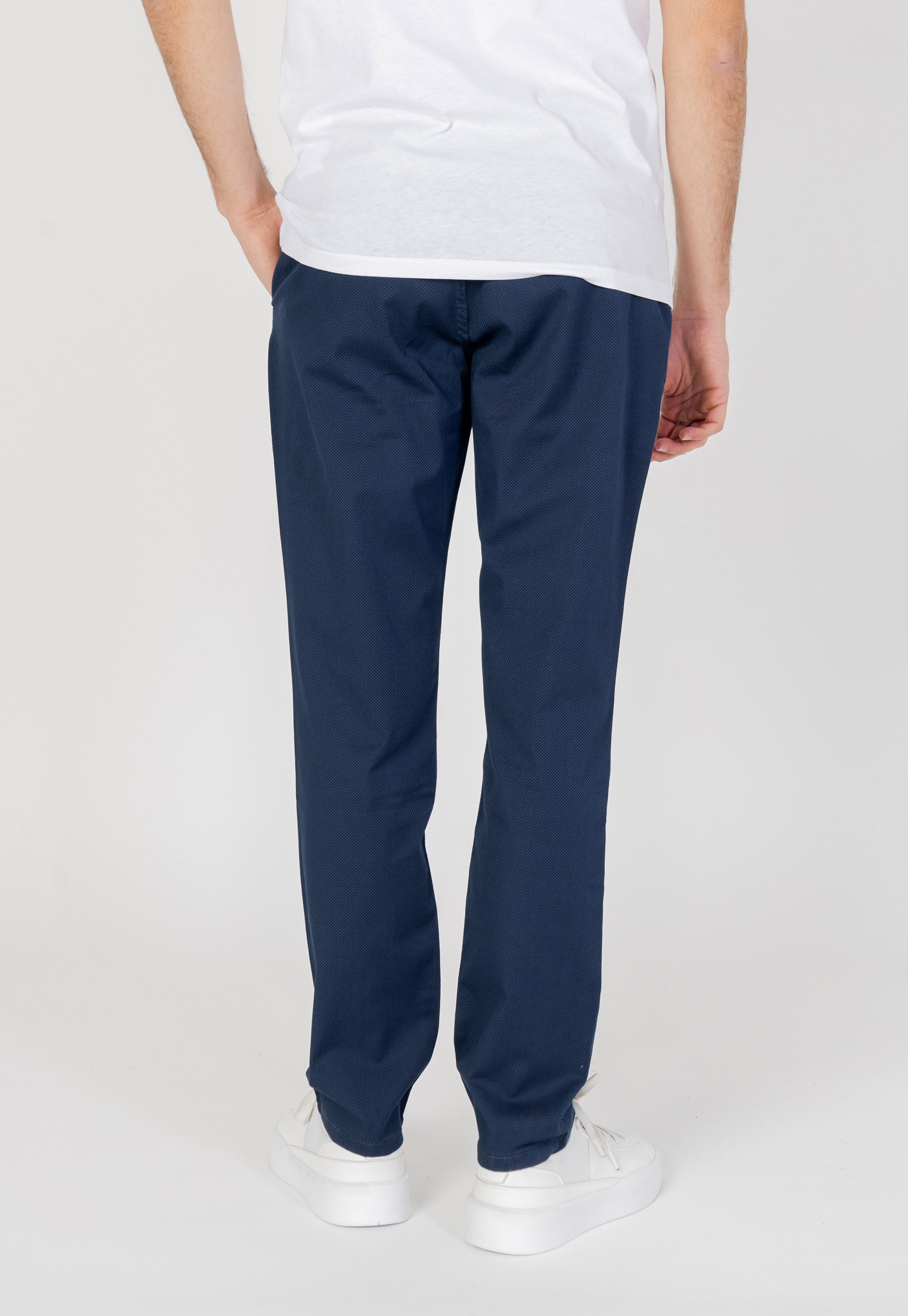 Armani Exchange Chino Media 7