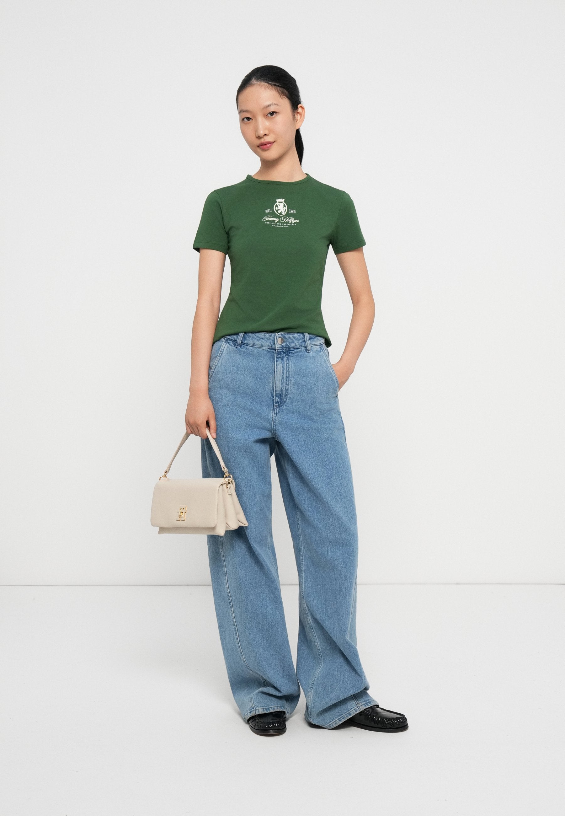 VARSITY CREST SLIM TEE Media 2