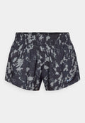 Schwarz-graue Batik-Trainingsshorts mit elastischem Bund und kleinem blauen Nike-Logo auf der unteren rechten Seite.
