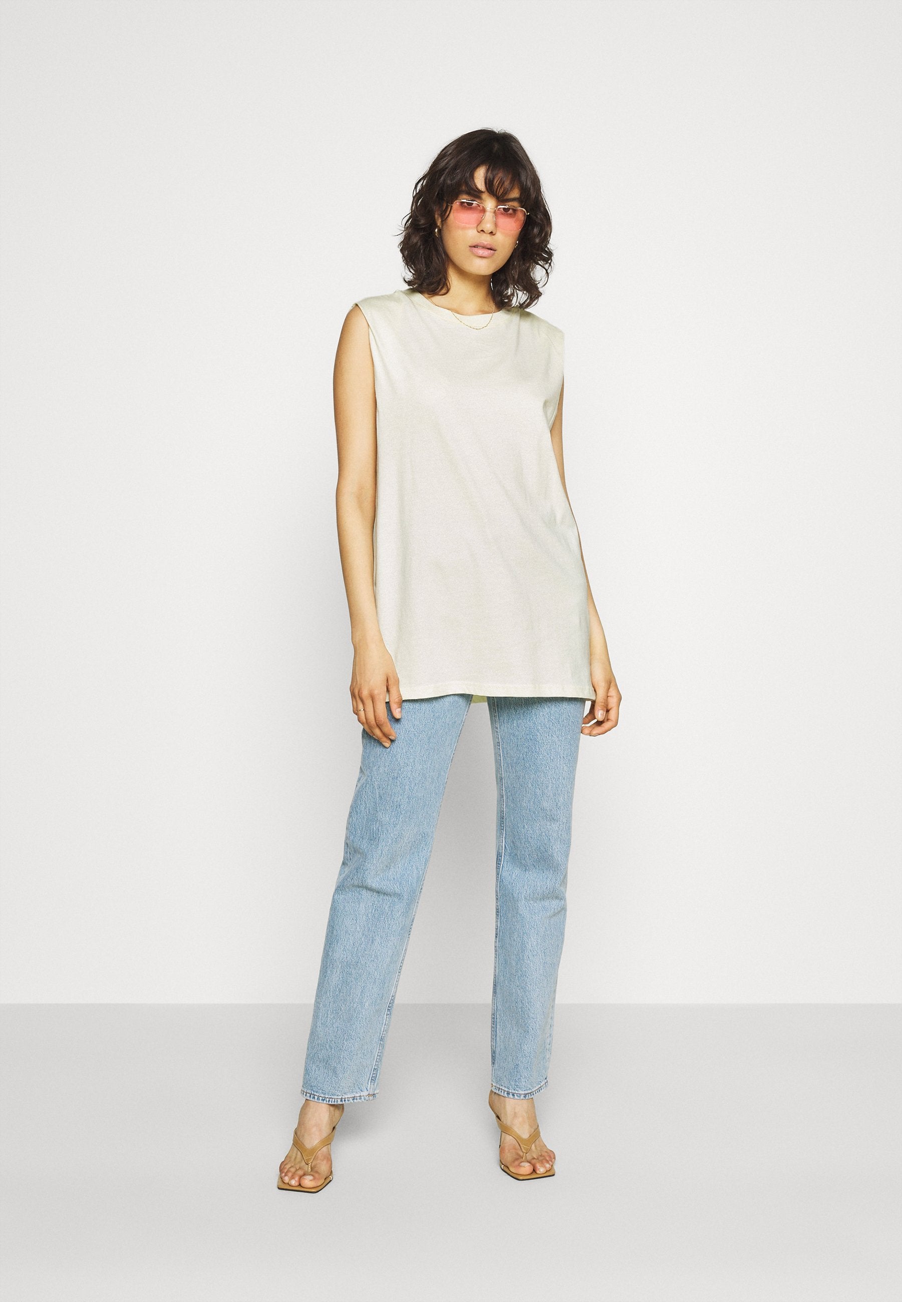 Weekday SLEEVELESS TANK