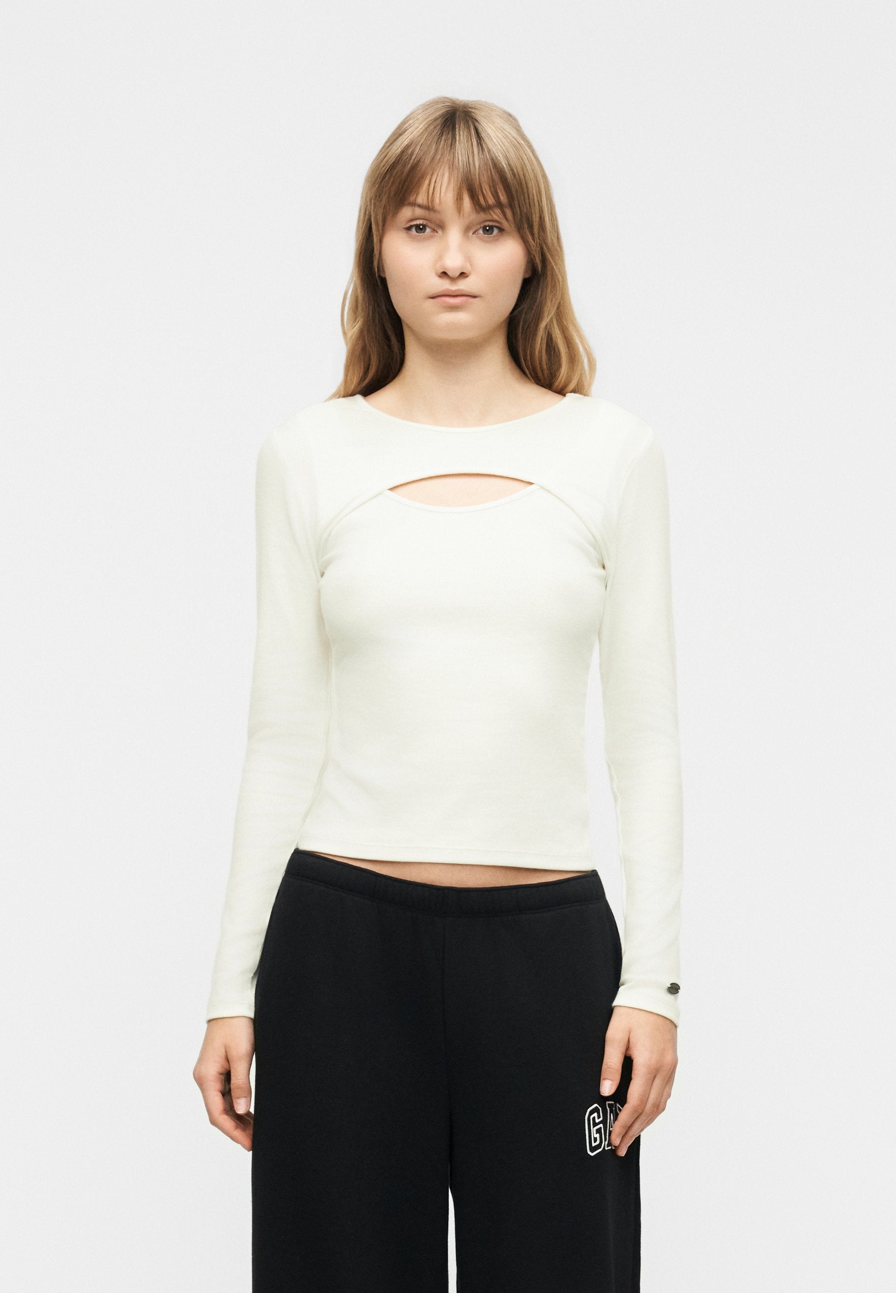 GAP LOGO CUT OUT TEE