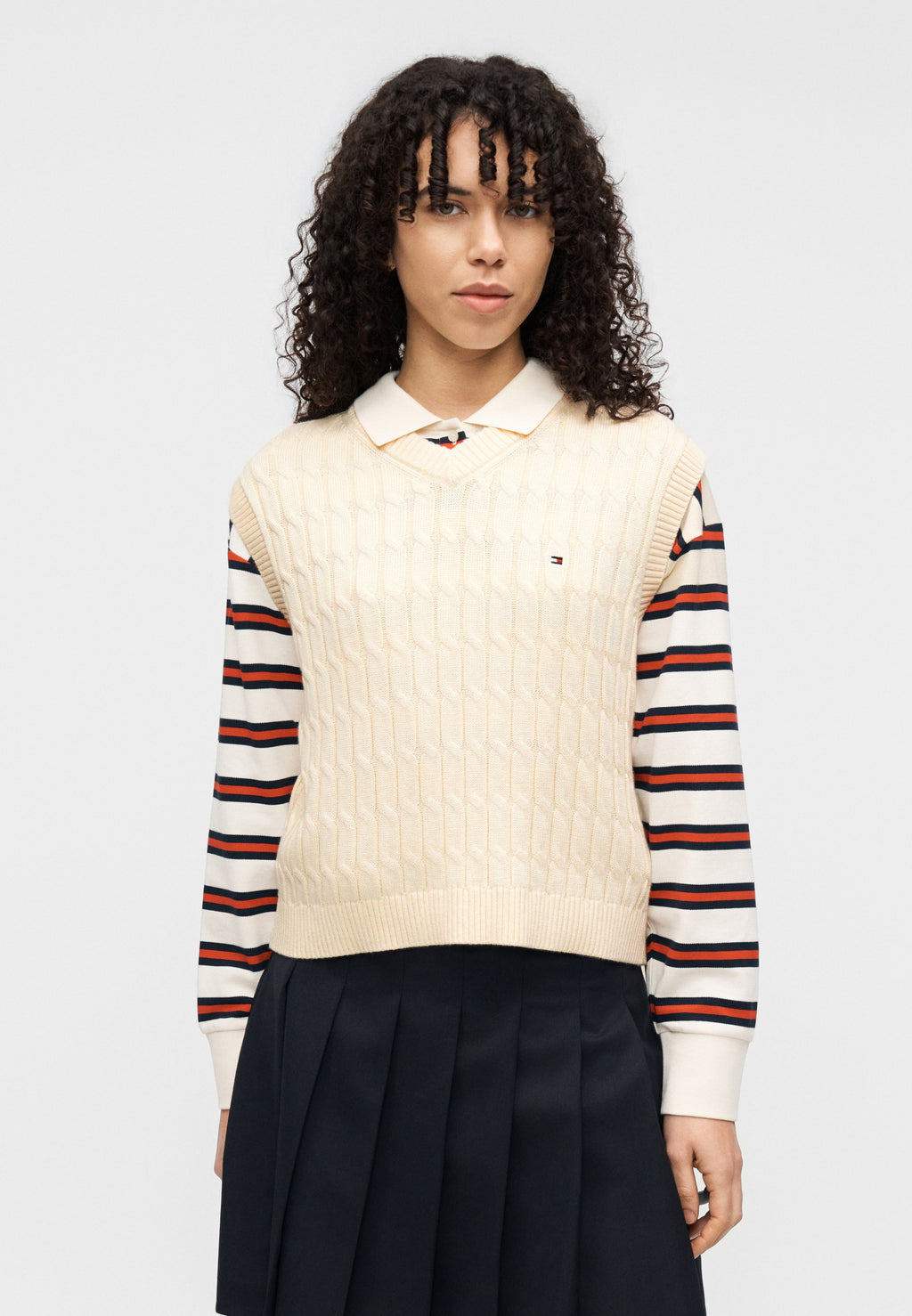 CABLE KNIT V-NECK SWEATER VEST Media 5