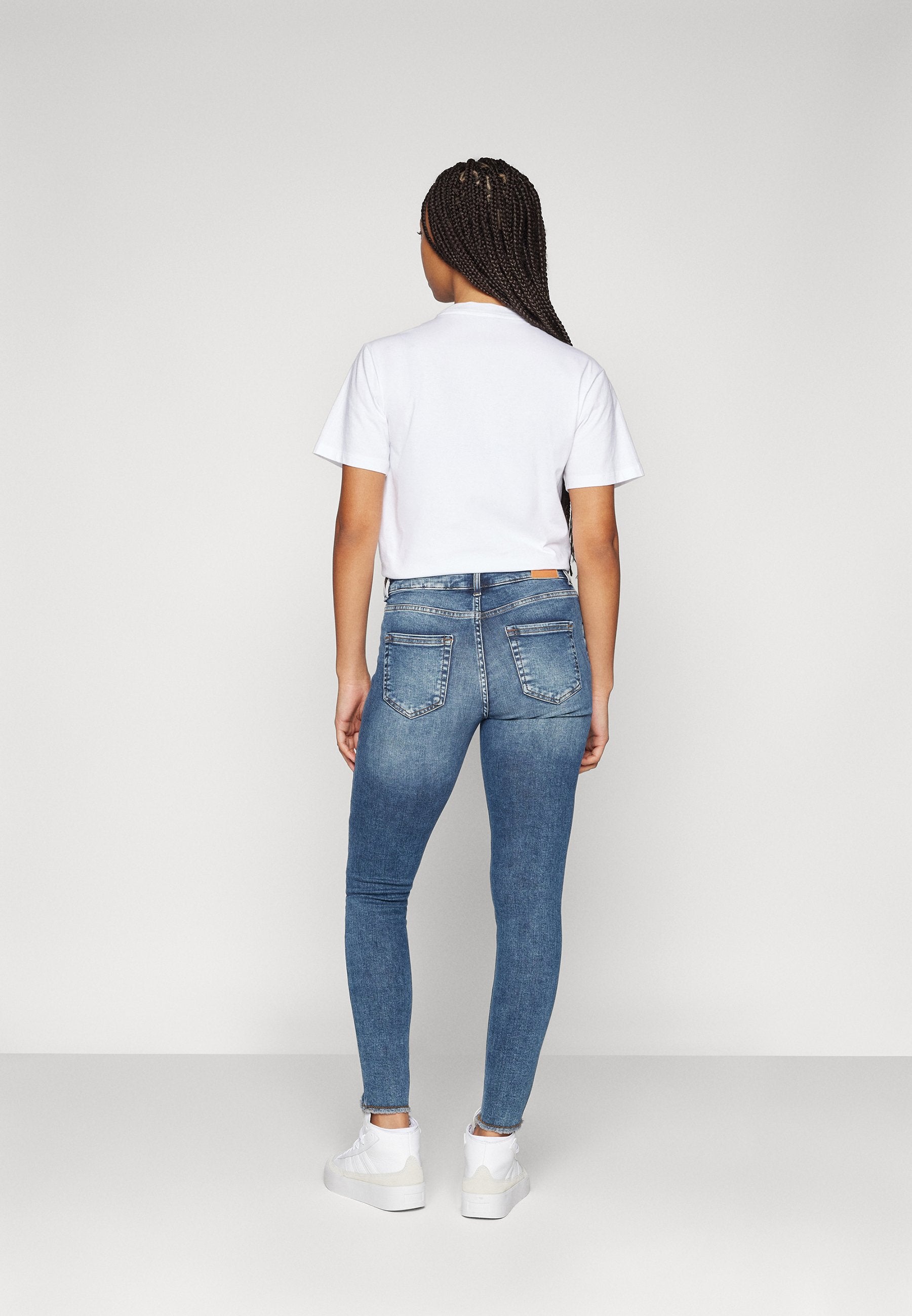 ONLBLUSH MID WAIST  Media 4