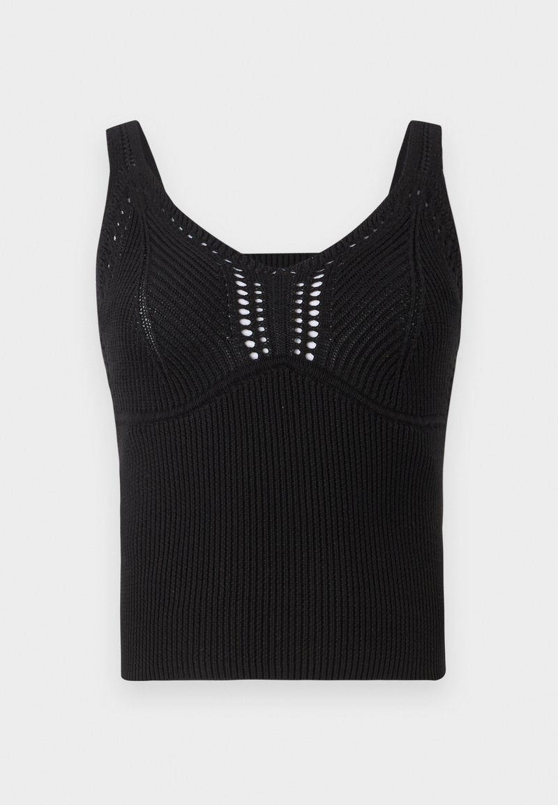 Schwarzes gestricktes Tanktop mit gerippter Struktur, breiten Trägern und tiefem Ausschnitt sowie dekorativen offenen Webmustern an der Vorderseite.