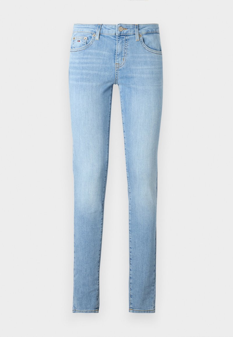 Hellblaue Jeans aus Denim mit schmaler Passform, fünf Taschen und genähtem Bund. Sie weisen subtile Ausbleichungen auf und haben einen klassischen Reißverschluss mit Knopfverschluss.