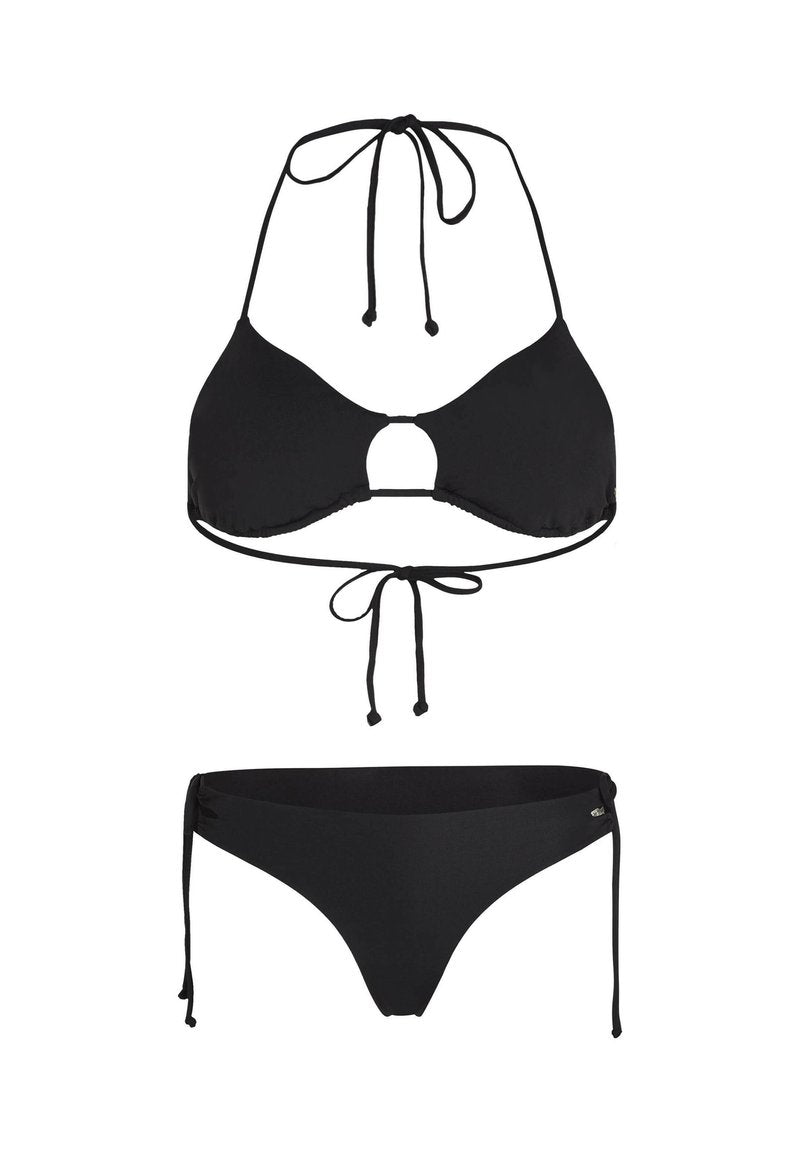 Schwarzes Bikini-Set mit Neckholder-Top und einem Schlüsselloch-Detail sowie Bindebändern, und passenden Hüftslip mit seitlichen Bindebändern. Weiche, glatte Textur.