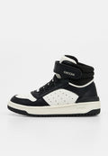 Schwarz-weißer High-Top-Sneaker mit Klettverschluss und Schnürsenkeln, perforierten Seitenpaneelen und der Marke „GEOX“ auf Riemen und Sohle.