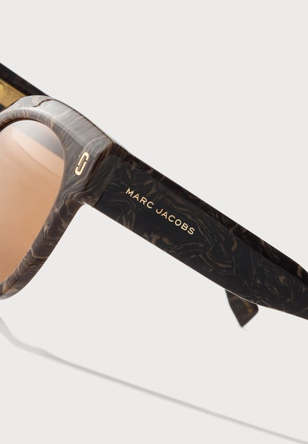 MARC JACOBS