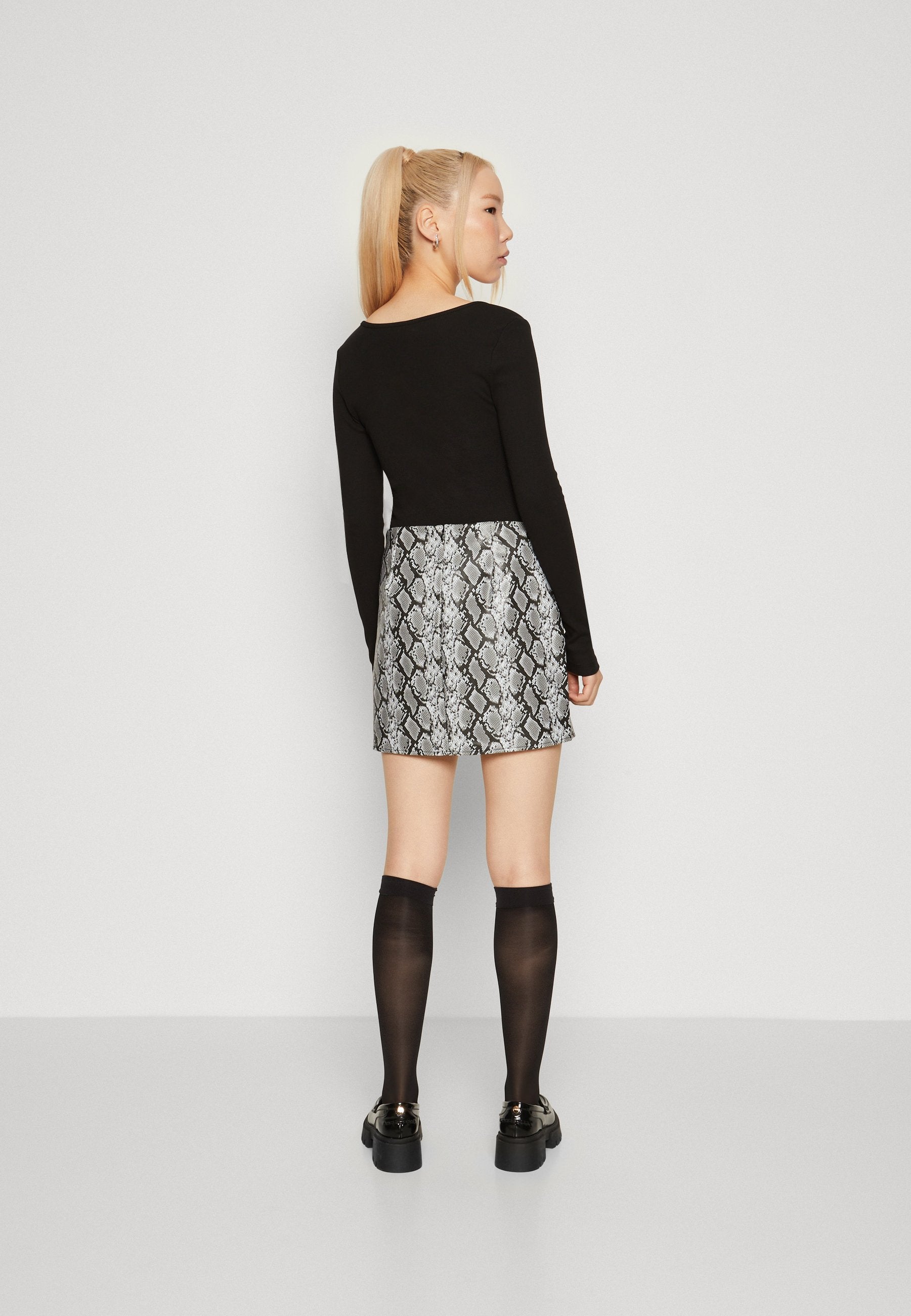 ONLY ONLCARYS SNAKE SLIT SKIRT